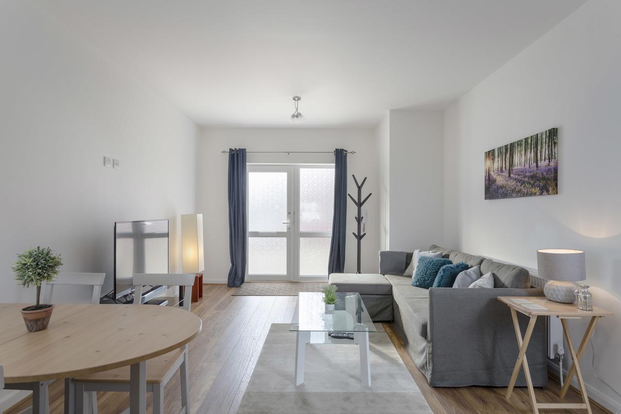 1 Bed Apt Sleeps 4 ลูตัน ภายนอก รูปภาพ