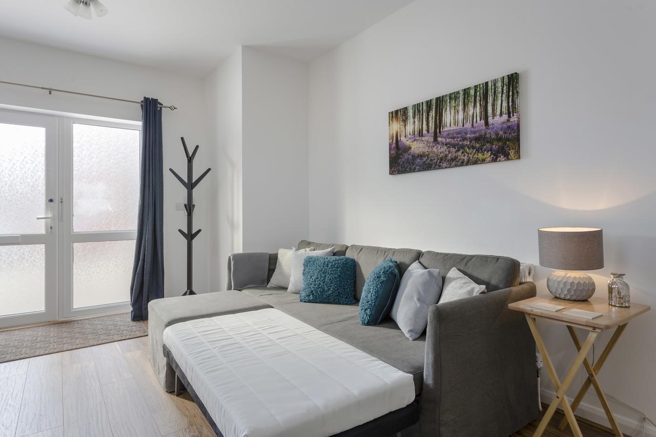 1 Bed Apt Sleeps 4 ลูตัน ภายนอก รูปภาพ